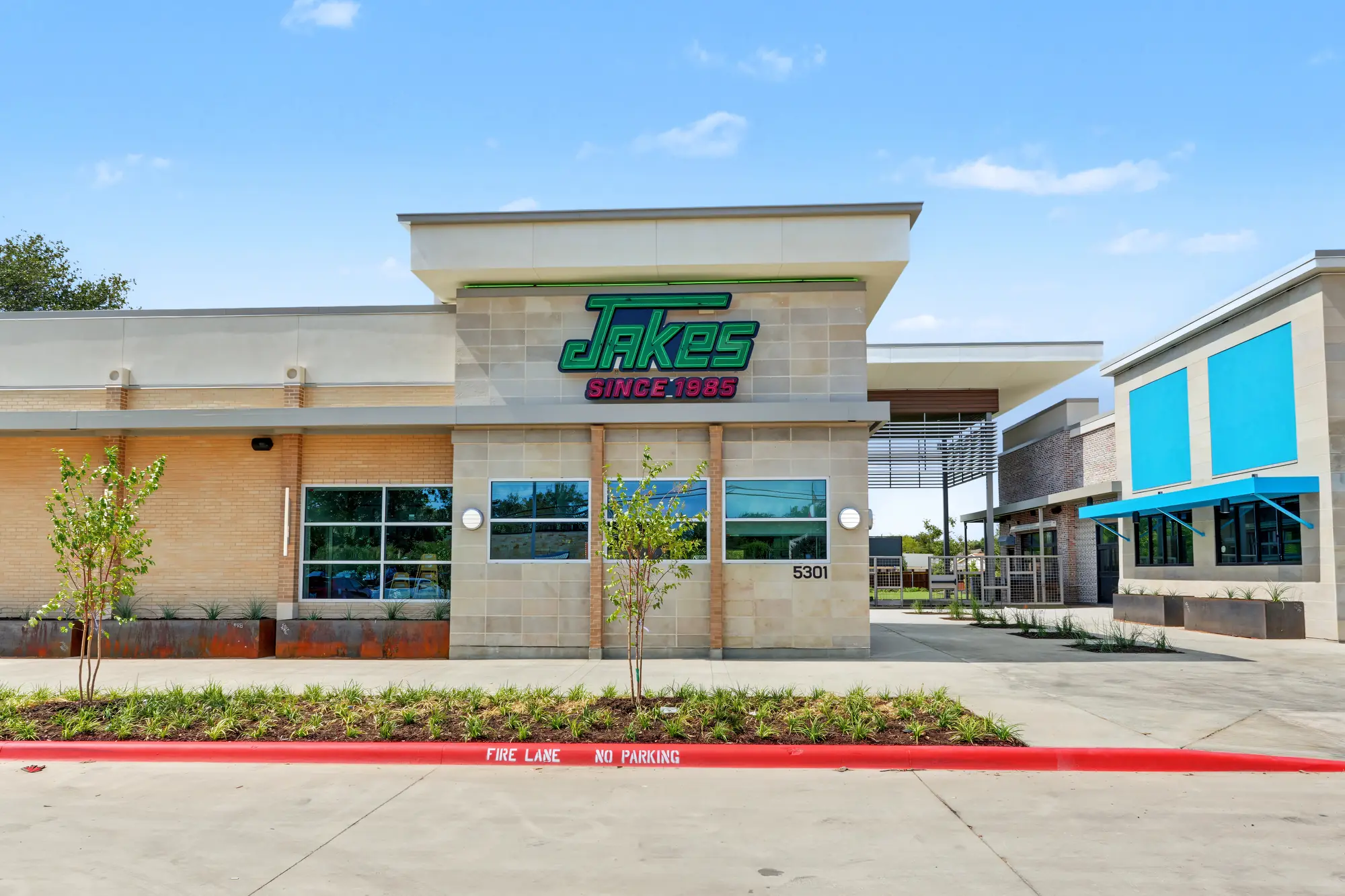 Jakes in North Richland Hills, with Tacos & Avocados next door